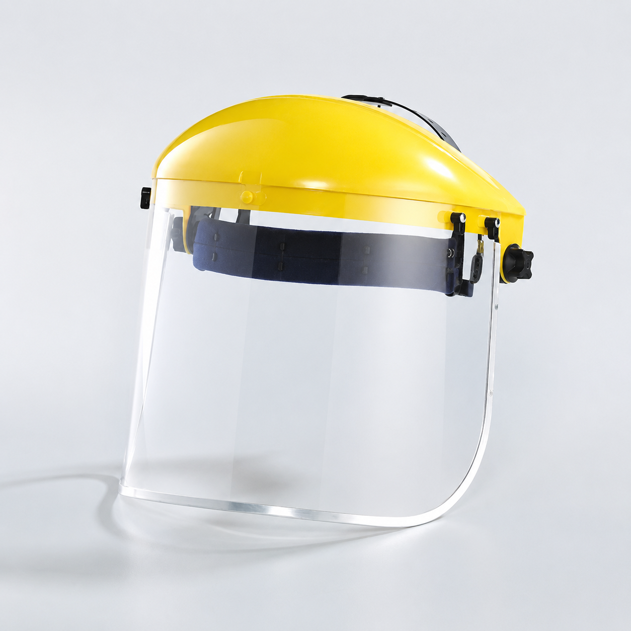 Mũ bảo hộ chịu nhiệt tránh va đập B1YE M108 làm từ polycarbonate cao cấp, kích thước 203 x 393 mm, có độ bền cao, chịu nhiệt tốt, chống va đập mạnh, hạn chế chất lỏng xâm nhập, đạt tiêu chuẩn CE EN 166, ANSI Z87+ và CSA Z94.3, phù hợp sử dụng trong môi trường cơ khí, xây dựng và luyện kim.